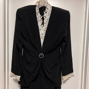 Vintage Dressy Black and White Lace Top Jacket in Women's Size 6 with a 30" wais